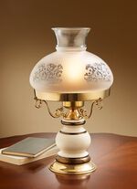 Tischlampe aus massivem Messing mit Fuss aus massivem Erlenholz CREME-GOLD