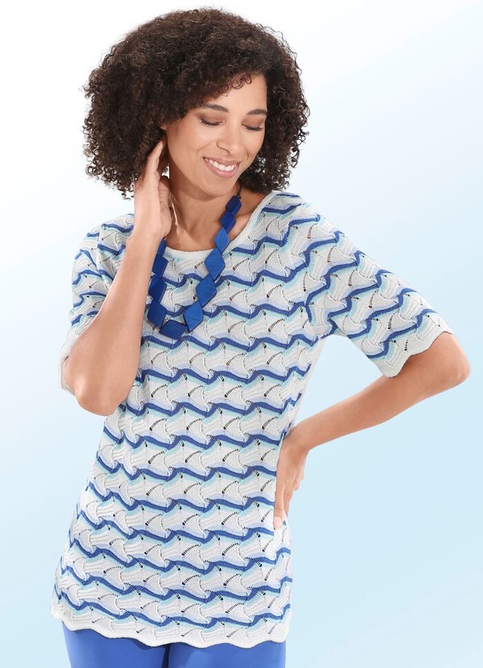 Pulli in aufwendigem Mustermix 