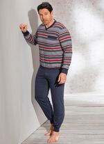 Pyjama mit V-Ausschnitt, Brusttasche und garngef&auml;rbtem Ringeldessin 