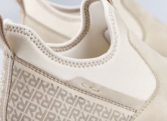 Rieker Slipper mit schimmernden Akzenten 