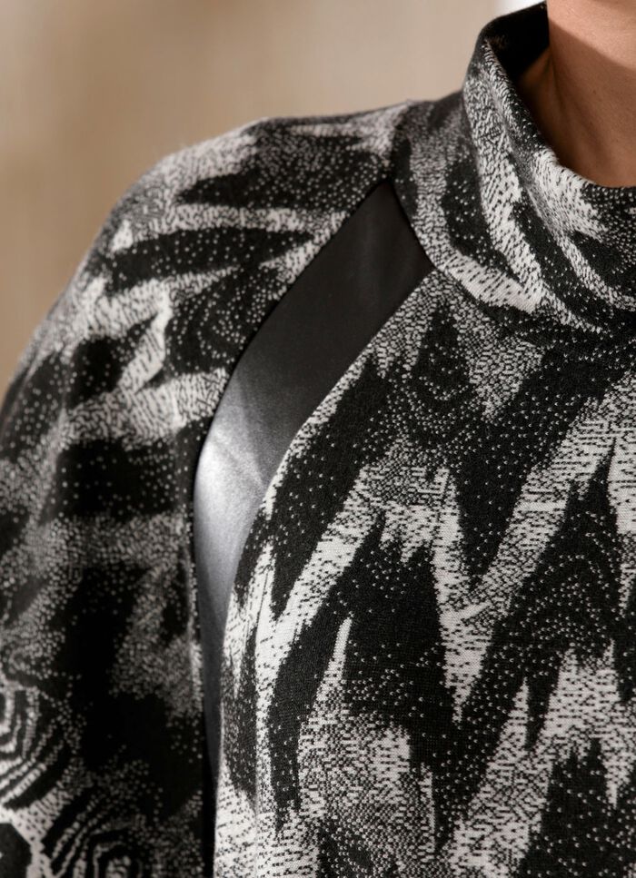 Poncho-Pullover in weich fliessendem Material 