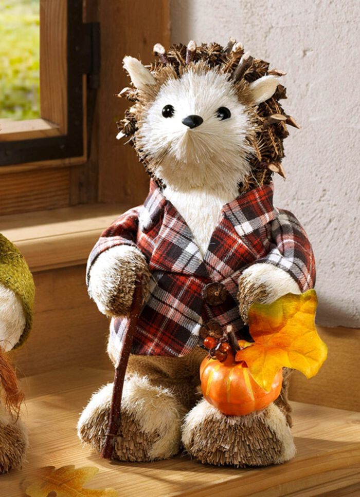 Igel aus Bast, Naturzapfen und Holz 