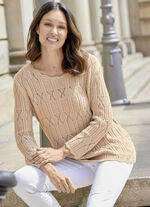 Pullover im Mustermix und mit Wellenabschlüssen 