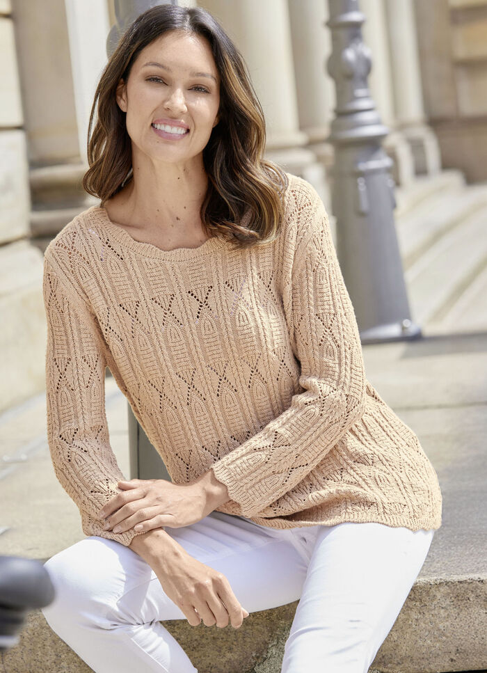 Pullover im Mustermix und mit Wellenabschlüssen 