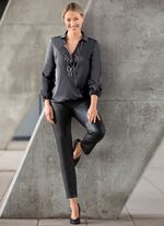 Bluse mit innenliegendem Druckknopf in 2 Farben 