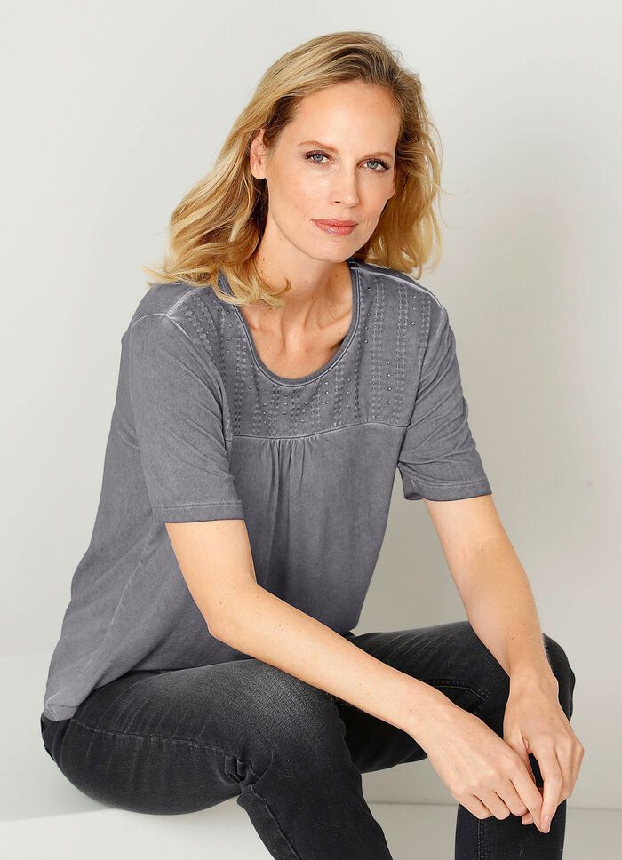 Shirt mit modischen Nietenzier 