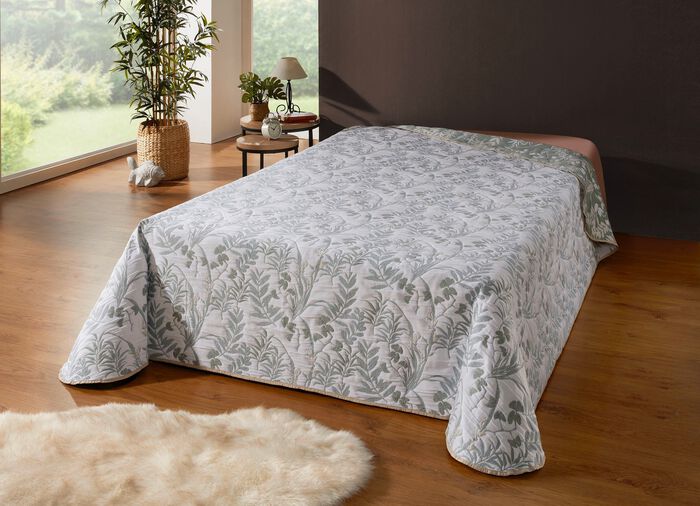 Tagesdecke und Kissenbez&uuml;ge mit Gr&auml;ser-Dessin 