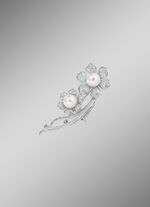 Anstecknadel im Blumendesign mit S&uuml;sswasser-Zuchtperlen 