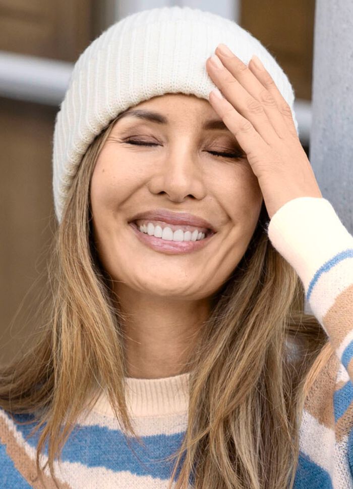 Modische Damen-M&uuml;tze, mit Umschlag WEISS