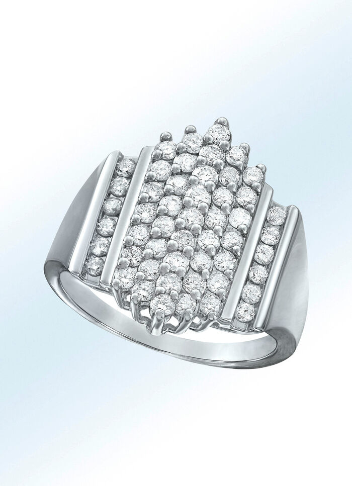 In Handarbeit gefertigter Damenring mit 51 Brillanten 