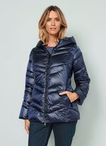 Steppjacke mit fester Kapuze 