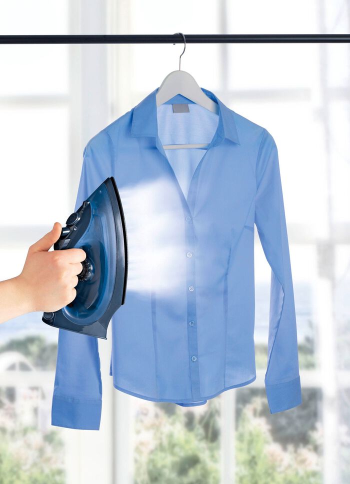 CLEANmaxx Dampfb&uuml;geleisen mit Keramik-B&uuml;gelsohle f&uuml;r bessere Gleitf&auml;higkeit 