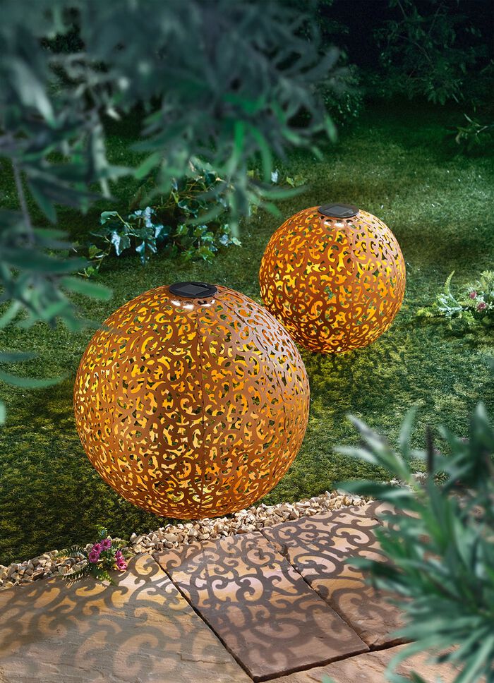 Solarkugel aus rostfarbenem Metall 