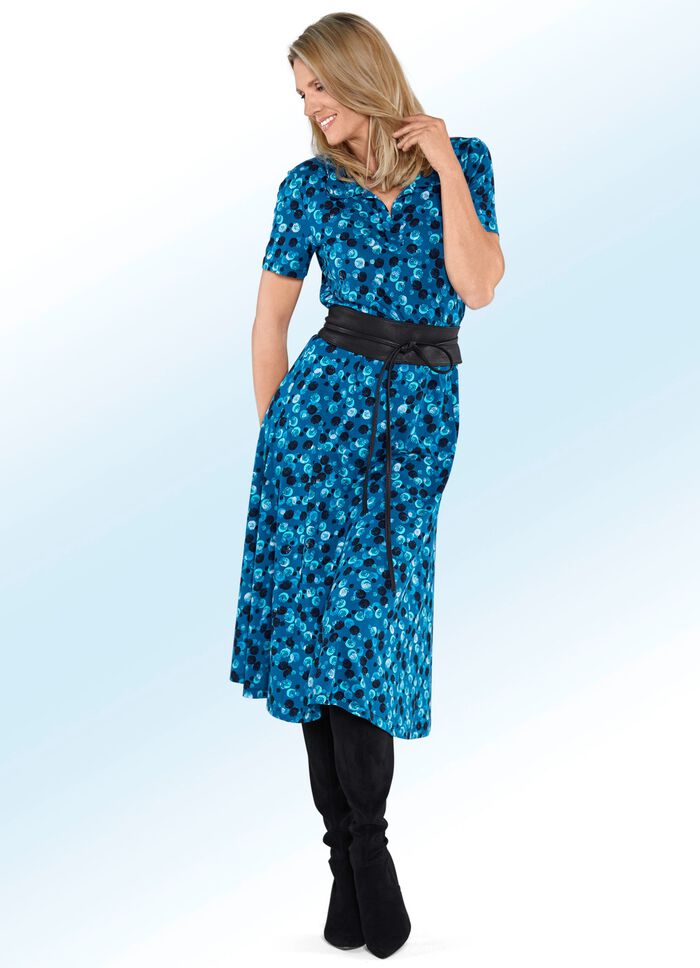 Bezauberndes Kleid mit Polokragen 