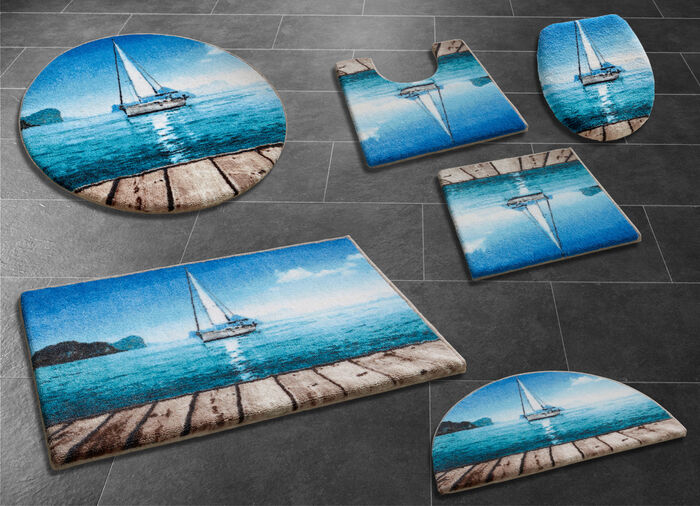 Badgarnitur mit Segelboot-Motiv