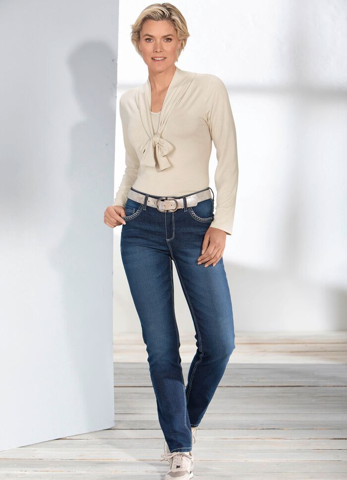 Jeans mit Ziern&auml;hten und Strasssteinen 