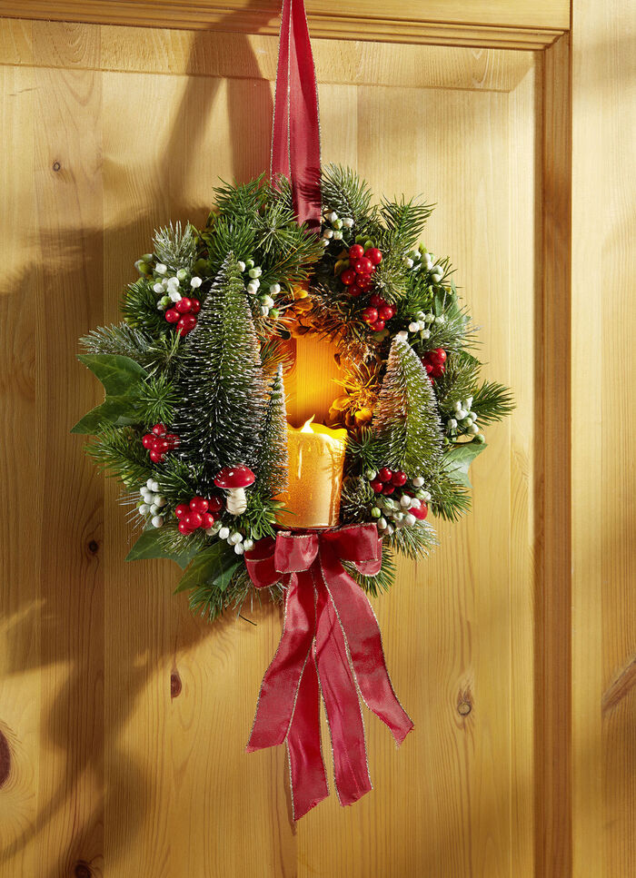 Wandkranz mit batteriebetriebener LED-Echtwachskerze 