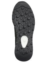 Sneaker im modischem Design 