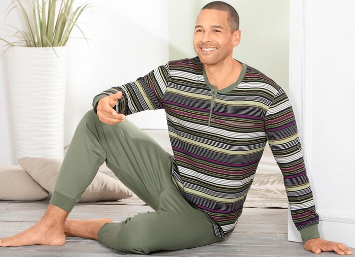 Schlafanzug mit Knopfleiste und B&uuml;ndchenabschl&uuml;ssen 