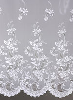 Blumenfenster-Vorhang mit Automatikfaltenband 1:3 und gebogtem Abschluss 