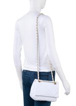 Laurina Tasche mit trendiger Steppung 