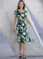 Kleid mit Bindegürtel in Schlupfform