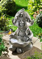 Wichtel mit Vogeltr&auml;nke 