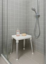 Dusch- und Badehocker mit extra grosser Sitzfl&auml;che 