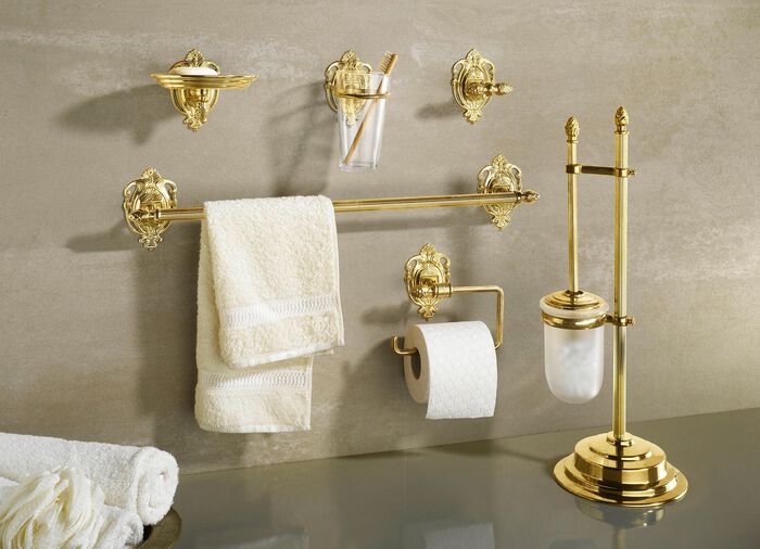 Herrliches Badezimmer-Zubeh&ouml;r aus poliertem Messing 