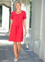 Kleid mit aufspringenden Fältchen 