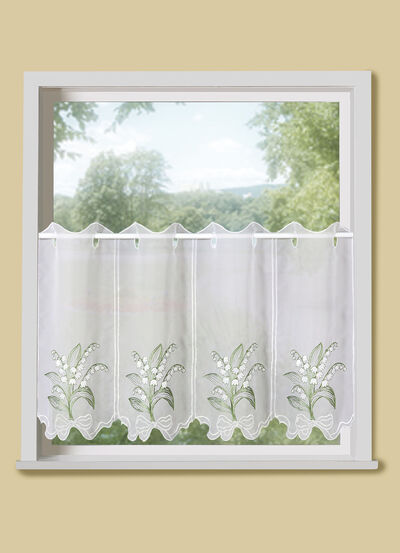 Kurzvorhang mit Stangendurchzug und gebogtem Abschluss 