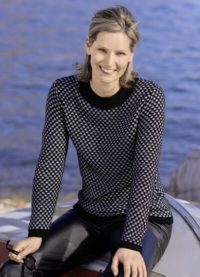 Pullover mit dekorativem Muster 