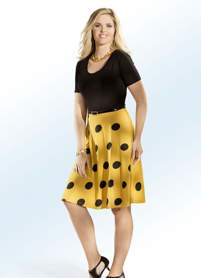 Kleid in angesagtem Tupfen-Dessin mit G&uuml;rtel 