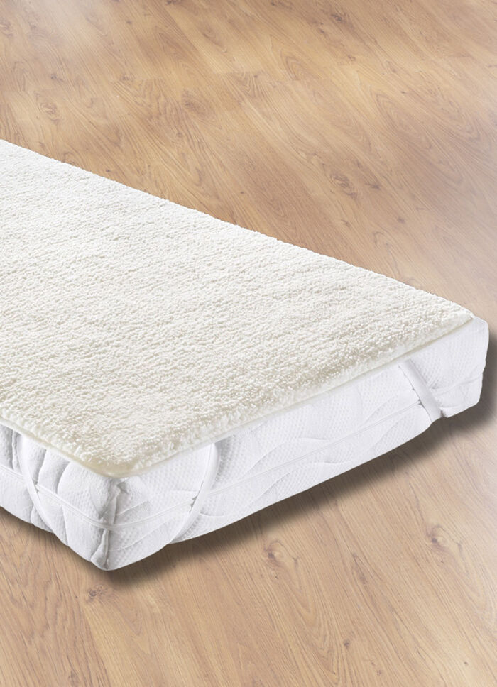 Matratzenauflage mit Sherpa-Teddy-Plüsch für kuschelig warme Nächte 