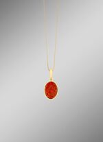 Vergoldeter Anh&auml;nger mit Koralle 