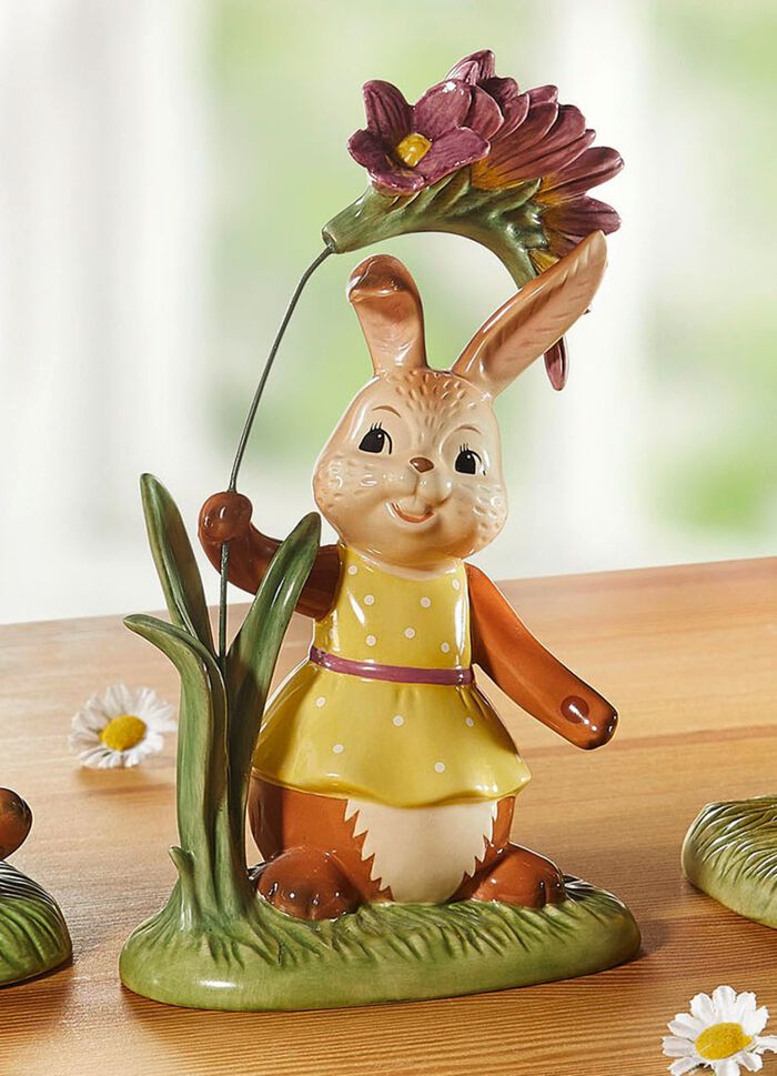 Hasen mit fr&uuml;hlingshafte Blumen aus Feinsteingut 