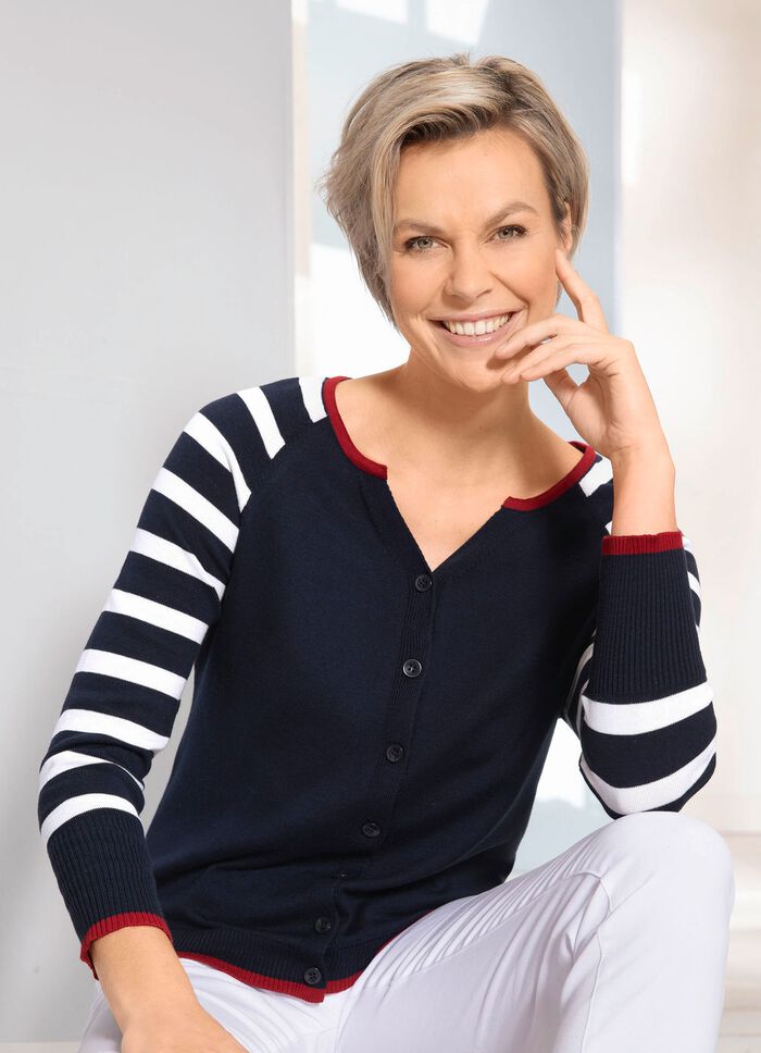 Strickjacke mit dekorativem Halsausschnitt 