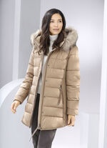 Funktionsjacke mit figurfreundlicher Längssteppung seitlich 