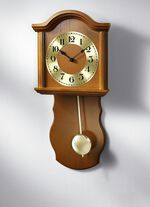 Wanduhr aus Holz mit Funkuhrwerk 