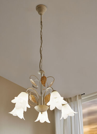 Pendelleuchte aus Metall mit Glasschirmen 