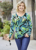 Pullover in Feinstrick mit Dschungeldessin 