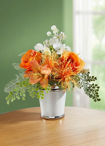 Rosen-/Lilien-Arrangement in weissem Keramiktopf 