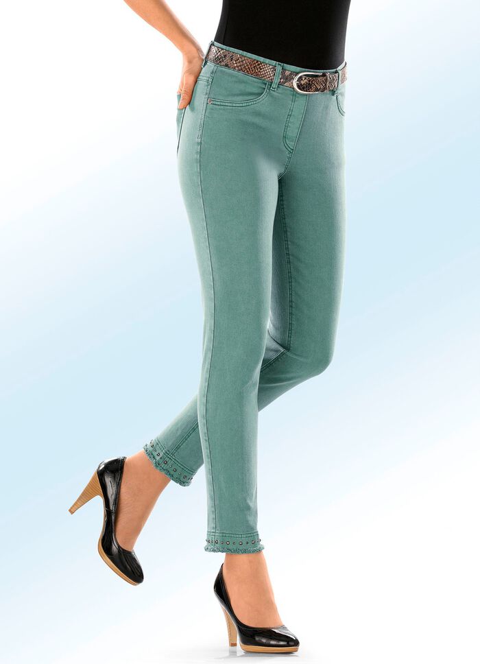 Magic-Jeans mit toller Nietenzier sowie angesagtem Fransensaum 