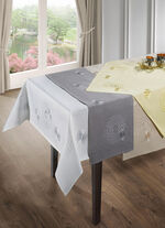 Tisch- und Raumdekoration mit aufwendiger Stickerei 