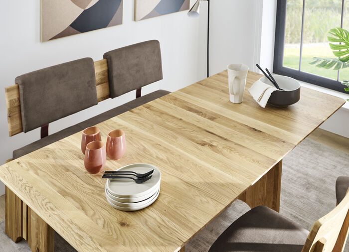 Esstisch mit Gestell aus massiver, geölter Eiche 