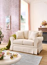 Frei im Raum aufstellbare Polsterm&ouml;bel mit Dekokissen CREME