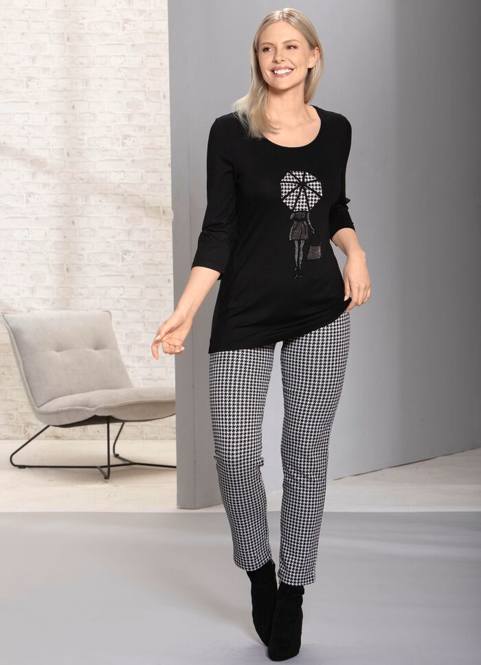 H&uuml;bsches Shirt mit aufwendiger Applikation 