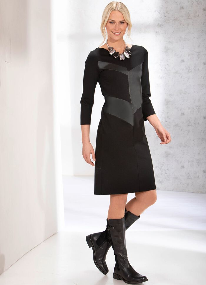 Kleid mit extravaganten Lederimitat-Eins&auml;tzen 