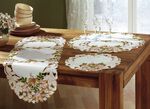 Edle Tisch- und Raumdekoration in zarten Farben 