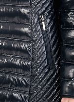 Jacke mit verschiedenen Steppvariationen 